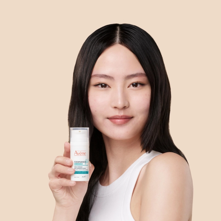 av_3282770399226_cleanance_comedomed-_model%20with%20product_china_1x1