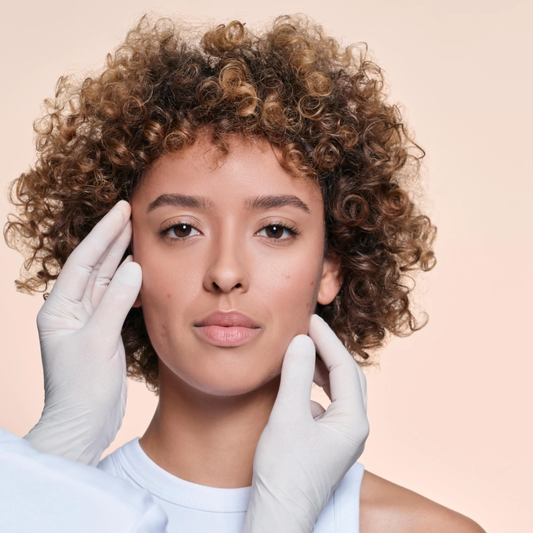 av_3282770395365_comedomed_peeling_Lucile_dermatologist_132_1x1