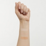 pol_pl_Rozswietlajacy-puder-do-twarzy-Glowing-Powder-Mgla-pudrowa-10-g-1107_9_1.jpg