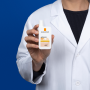 la-roche-posay-anthelios-uvmune-400-barwiacy-fluid-ochronny-spf-50-50-ml-17472972634.png