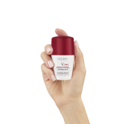 Vichy-Deodorant-femme-clinical-control-96h-fr-01-3337875804431-hand.png
