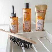 Jantar-Woda-Lamelarna-z-Esencja-Bursztynowa-do-Wlosow-Dlugich-150ml-Marka-Farmona