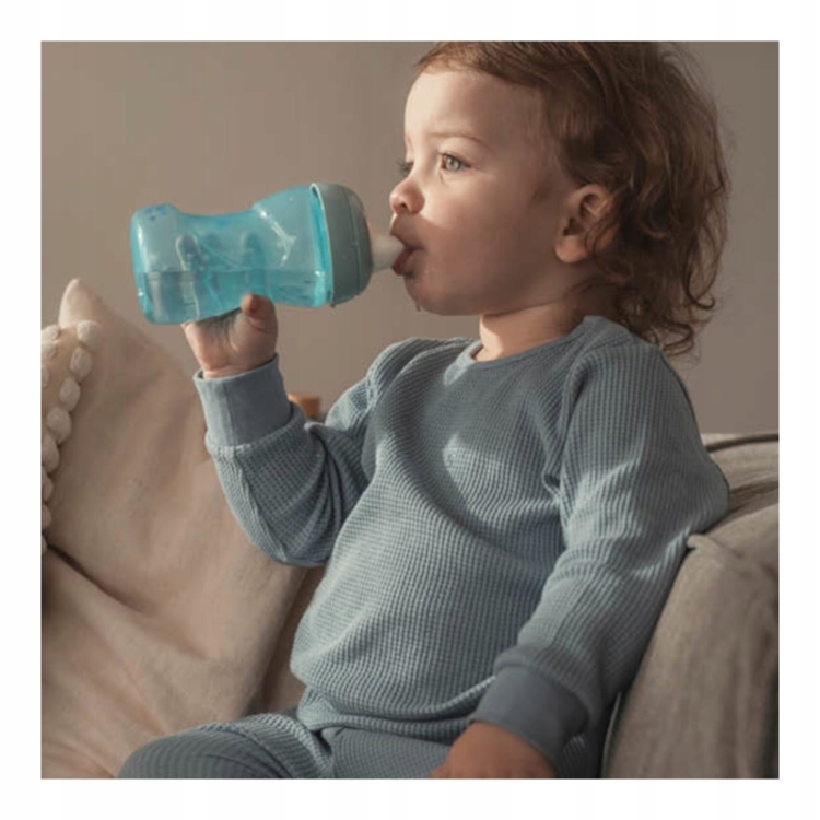 Kubek-Niekapek-MAM-Baby-Fun-to-Drink-270-ml-8m-ergonomiczny-Kod-producenta-9001616856624.jpg