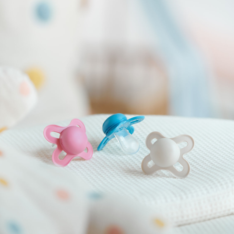 mam-original-start-smoczek-uspokajajacy-silikonowy-ortodontyczny-unprinted-matt-girl-0-2-miesiace-2-sztuki-17622408315.png