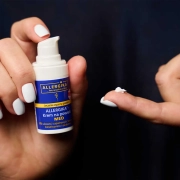 allergika-krem-na-powieki-med-15-ml-17643314575.webp